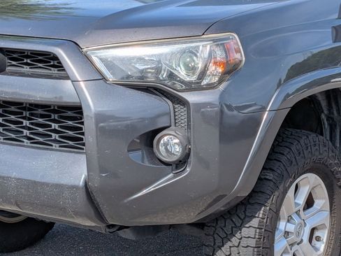Used 2017 Toyota 4Runner SR5 AWD/4WD image 9