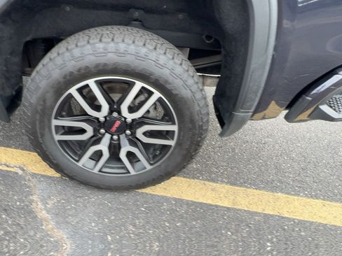Certified 2022 GMC Sierra 1500 AT4 w/ AT4 Preferred Package AWD/4WD image 7