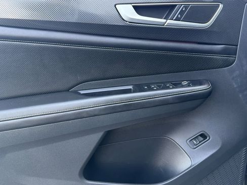 Used 2024 Volkswagen Atlas Cross Sport SEL R-Line image 12