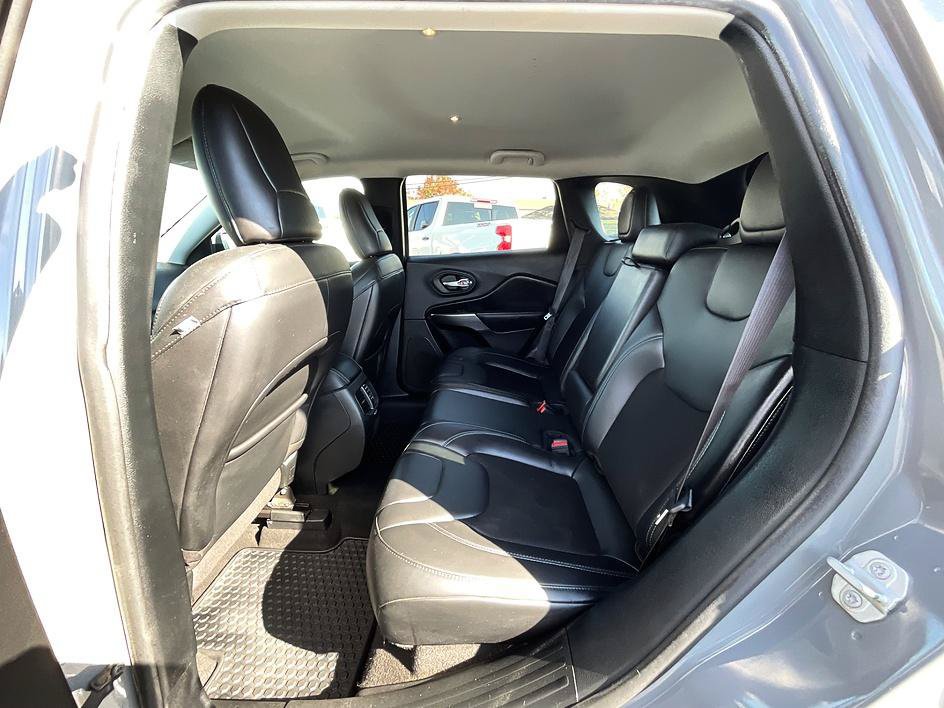Used 2020 Jeep Cherokee Latitude Plus w/ Cold Weather Group AWD/4WD image 24