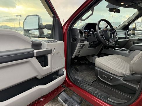 Used 2019 Ford F250 XLT w/ XLT Premium Package image 10