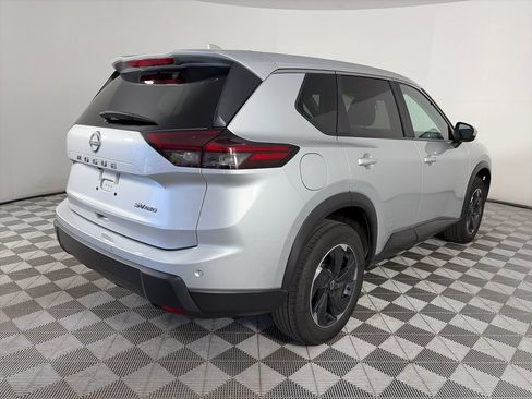 Used 2024 Nissan Rogue SV AWD/4WD image 7