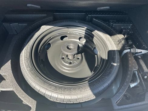 Certified 2023 Volkswagen Taos SE AWD/4WD image 28