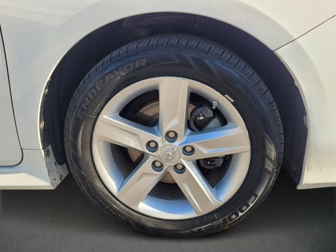 Used 2013 Toyota Camry SE image 9