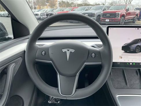 Used 2025 Tesla Model Y Long Range image 10