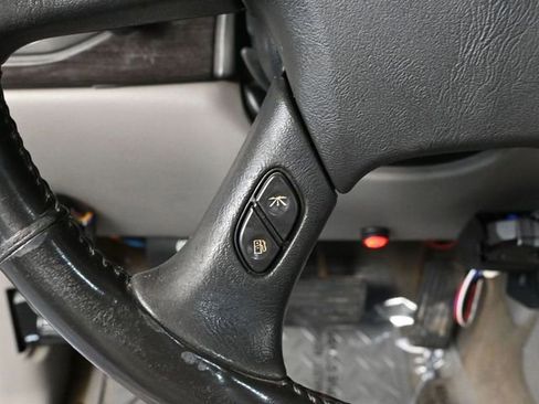 Used 2004 GMC Sierra 2500 SLT w/ Heavy-Duty Power Package image 26