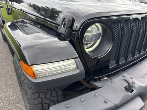 Used 2019 Jeep Wrangler Unlimited Sahara w/ Quick Order Package 24M Moab AWD/4WD image 12
