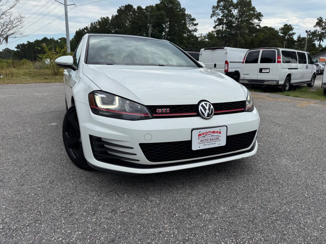 Used 2016 Volkswagen GTI SE w/ Lighting Package (SEL) FWD image 18