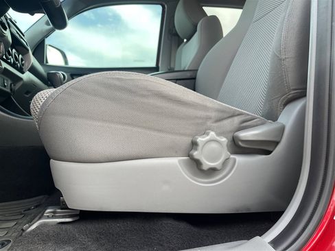 Used 2014 Toyota Tacoma V6 image 19