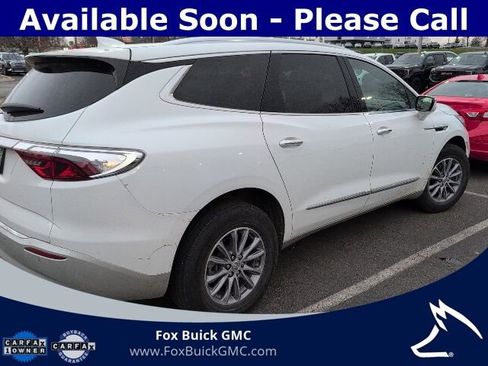 Used 2024 Buick Enclave Essence FWD image 3