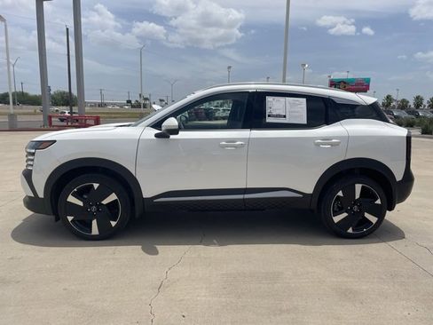 Certified 2025 Nissan Kicks SR image 3