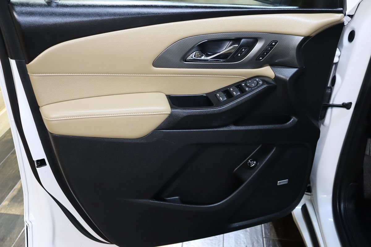 Used 2023 Chevrolet Traverse Premier FWD image 29