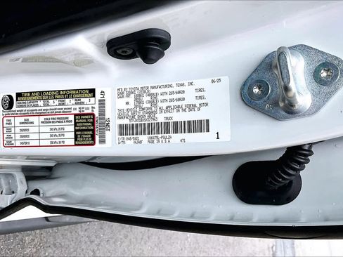 Used 2025 Toyota Tundra Limited AWD/4WD image 33
