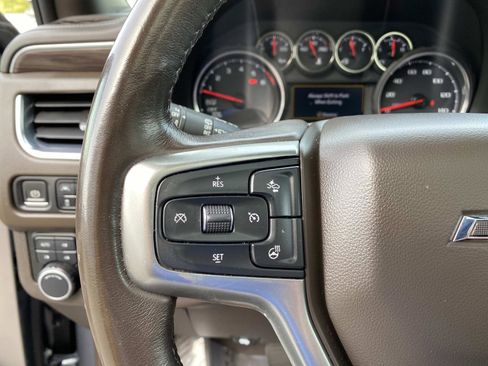 Used 2021 Chevrolet Suburban Z71 w/ Luxury Package image 19