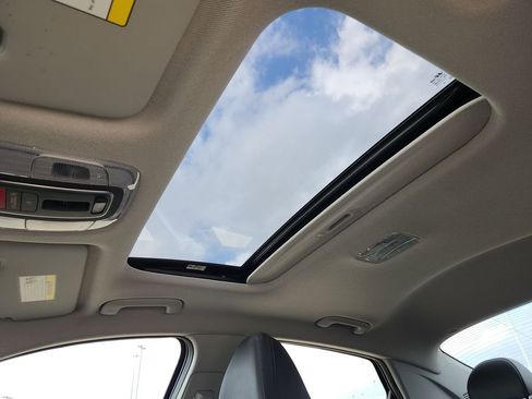 Used 2025 Hyundai Elantra Limited image 16