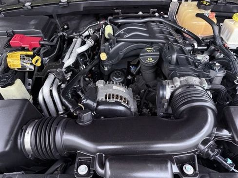 Used 2021 Jeep Gladiator Sport AWD/4WD image 13