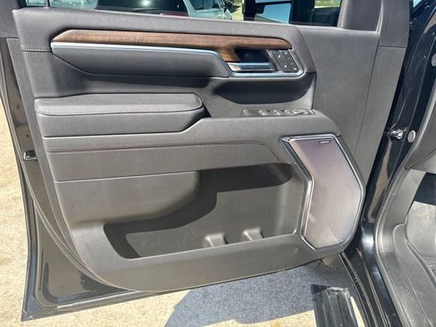 Used 2025 Chevrolet Silverado 2500 High Country w/ Technology Package image 11