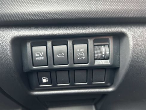 Certified 2025 Subaru Forester Premium image 30