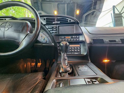 Used 1996 Chevrolet Corvette Coupe RWD image 12