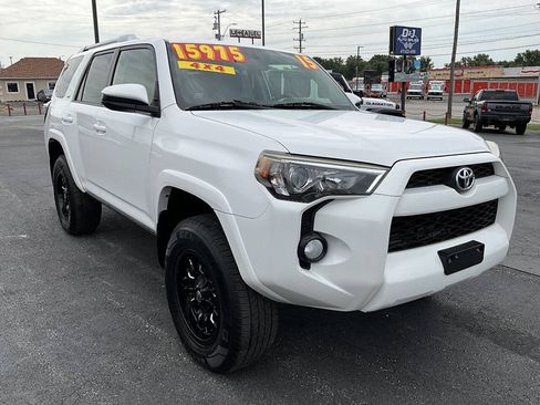 Used 2015 Toyota 4Runner SR5 w/ Four Season Floor Mat Package AWD/4WD image 7