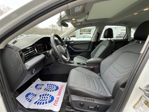 Certified 2025 Volkswagen Jetta SEL image 27