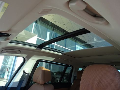 Used 2023 BMW X7 xDrive40i w/ Premium Package image 11