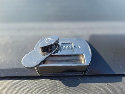 Used 2018 GMC Sierra 1500 SLT w/ Enhanced Driver Alert Package image 11