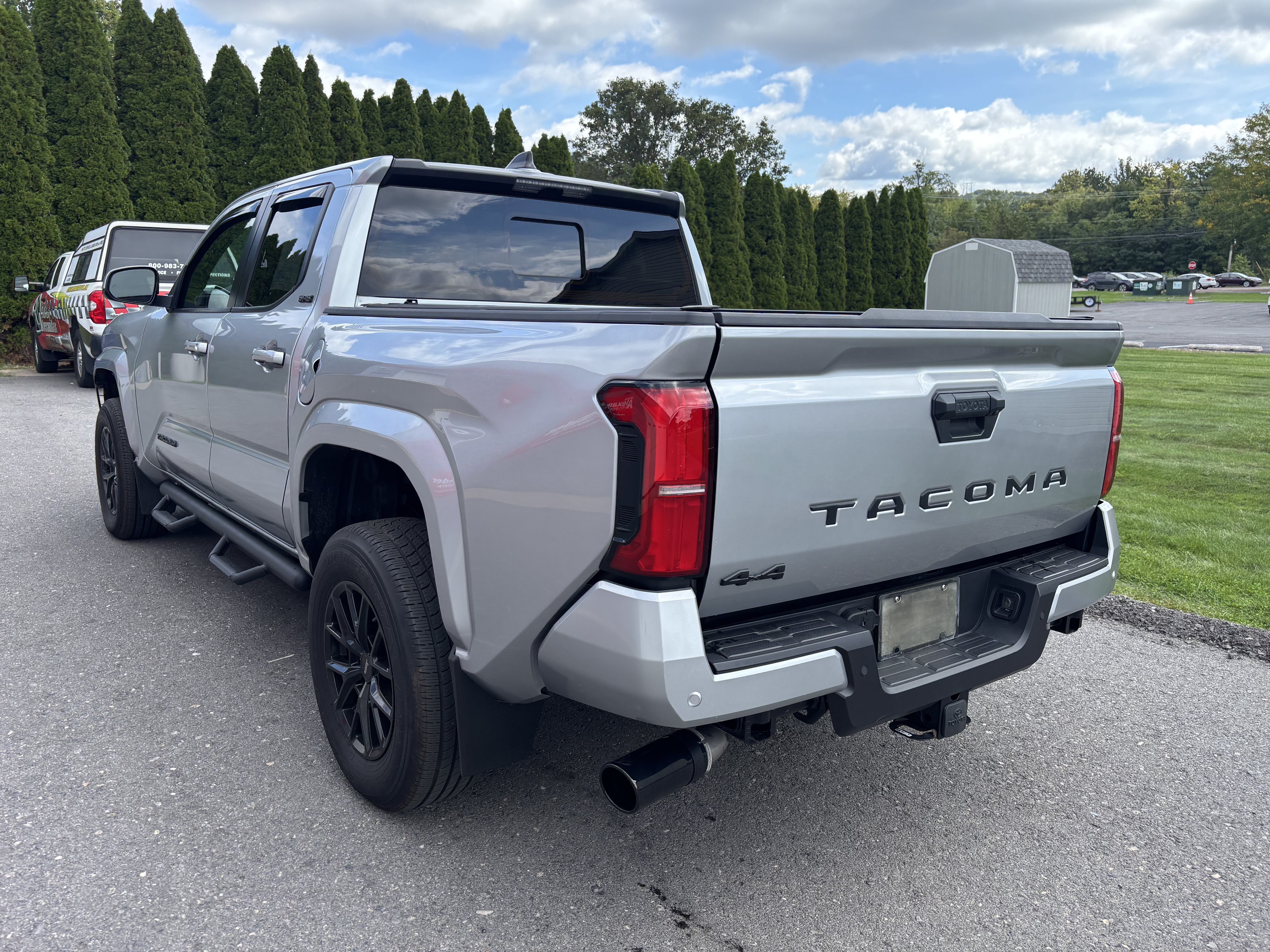 Used 2024 Toyota Tacoma SR5 AWD/4WD image 5
