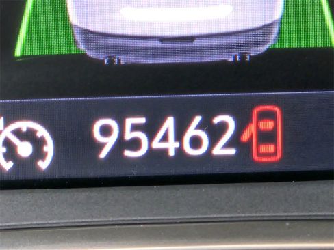 Used 2021 Chevrolet Traverse LT w/ LT Premium Package image 25