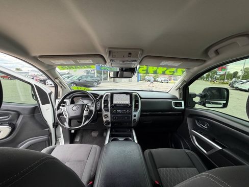 Used 2021 Nissan Titan SV w/ SV Convenience Package AWD/4WD image 14