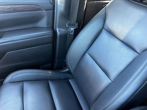 Used 2024 Chevrolet Suburban LT AWD/4WD image 32