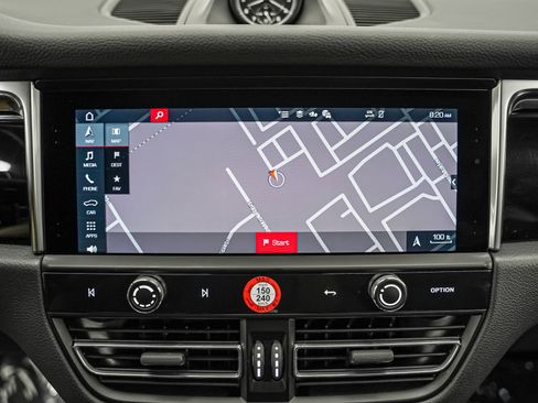 Used 2025 Porsche Macan image 24