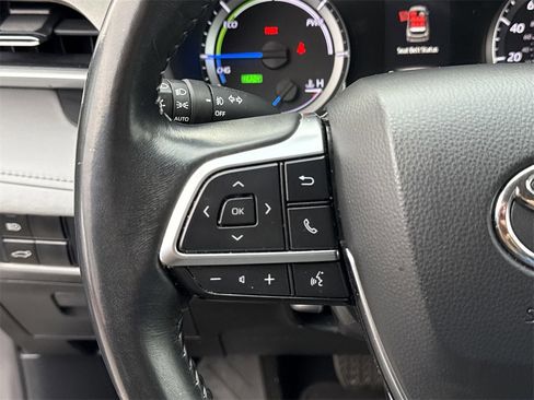 Used 2021 Toyota Highlander LE image 29
