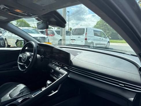 Used 2023 Hyundai Elantra Limited FWD image 19