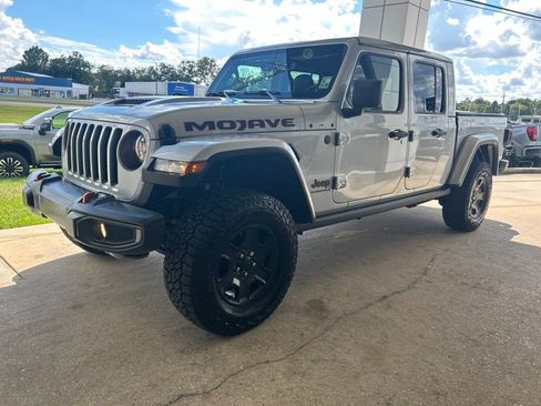 Used 2023 Jeep Gladiator Mojave w/ Cold Weather Group AWD/4WD image 4