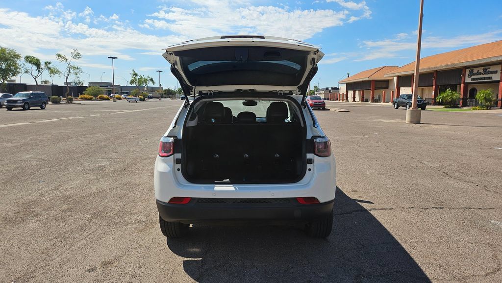 Used 2017 Jeep Compass Latitude w/ Popular Equipment Group AWD/4WD image 14