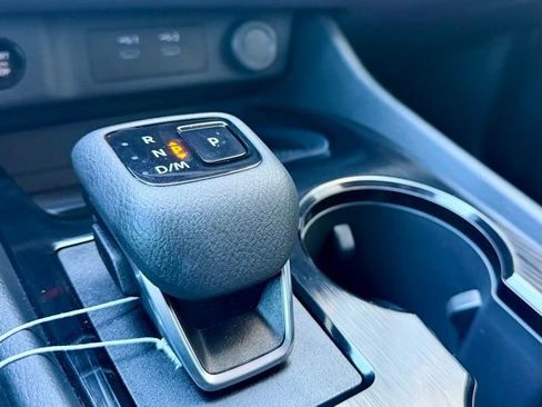 Used 2025 Nissan Rogue S image 23