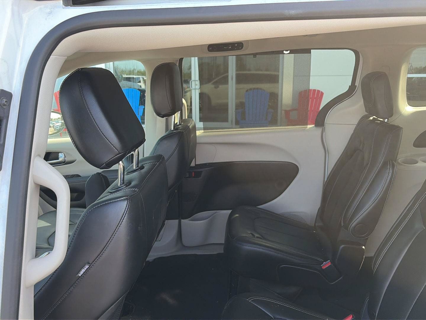 Used 2024 Chrysler Pacifica Touring-L FWD image 6