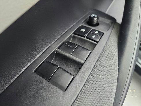 Used 2021 Toyota Corolla LE w/ Carpet Mat Package (TMS) image 17