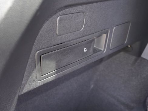 Used 2022 Volkswagen Tiguan SE R-Line FWD image 10