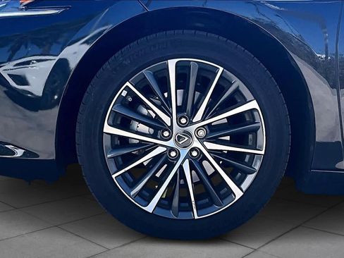 Used 2024 Lexus ES 300h w/ Premium Package image 11