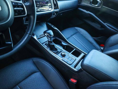 Used 2022 Kia Sorento S w/ Panoramic Sunroof Package image 26