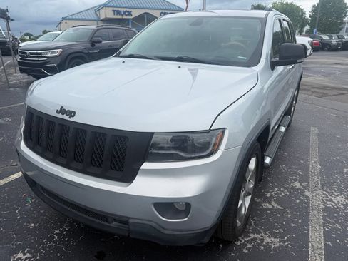 Used 2013 Jeep Grand Cherokee Overland w/ Trailer Tow Group RWD image 3