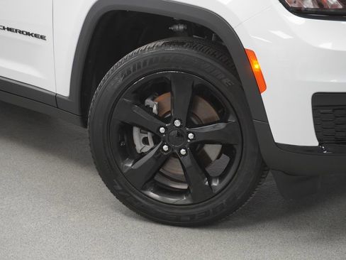 Certified 2023 Jeep Grand Cherokee L Laredo image 4