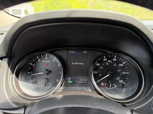 Used 2018 Nissan Rogue SV AWD/4WD image 30