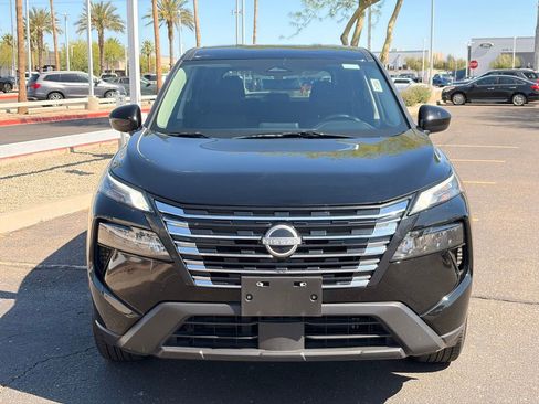 Certified 2025 Nissan Rogue SV FWD image 9