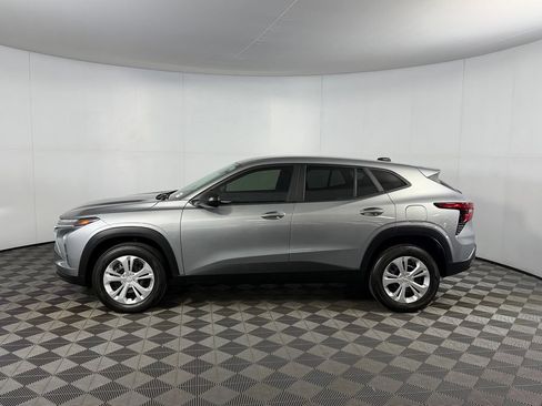 Used 2024 Chevrolet Trax LS w/ Driver Confidence Package FWD image 10