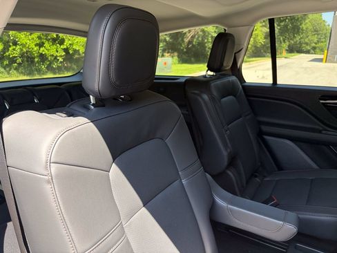 New 2026 Lincoln Aviator AWD image 24