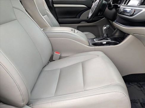 Used 2018 Toyota Highlander XLE AWD/4WD image 20
