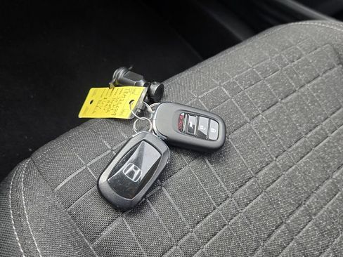 Used 2024 Honda HR-V LX image 16